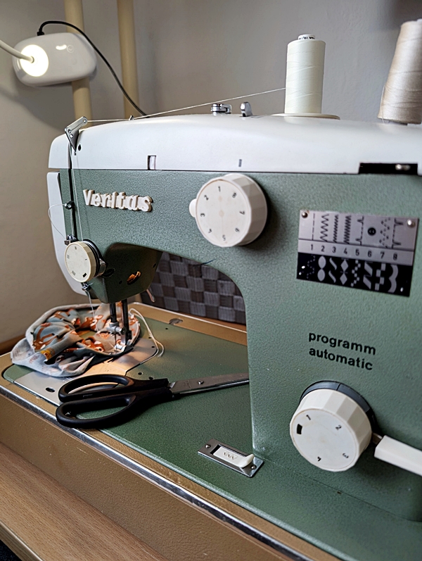Šicí stroj Veritas